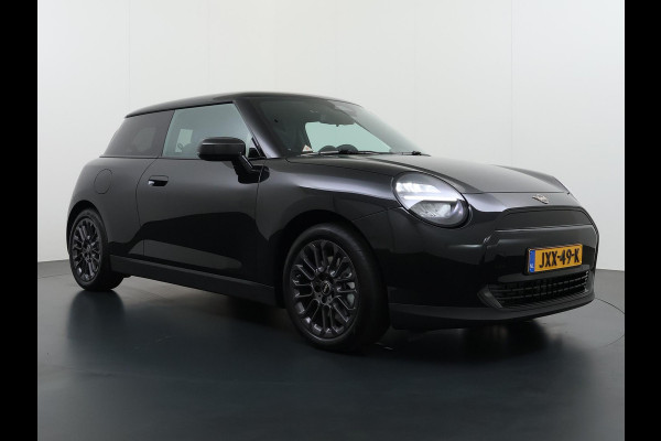 MINI Cooper E Essential XS 40.7 kWh NIEUWE AUTO | HEAD-UP DISPLAY | CAMERA | STOELVERWARMING  | ORIGINEEL NL AUTO | FABRIEKSGARANTIE TM 2029 |