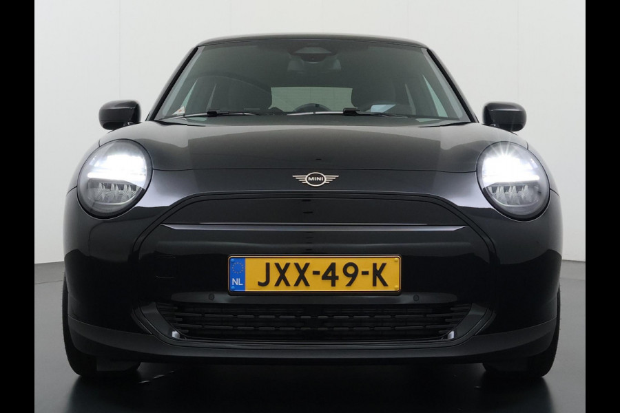 MINI Cooper E Essential XS 40.7 kWh NIEUWE AUTO | HEAD-UP DISPLAY | CAMERA | STOELVERWARMING  | ORIGINEEL NL AUTO | FABRIEKSGARANTIE TM 2029 |