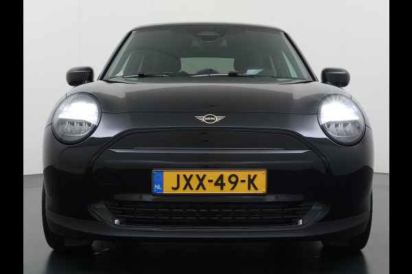 MINI Cooper E Essential XS 40.7 kWh NIEUWE AUTO | HEAD-UP DISPLAY | CAMERA | STOELVERWARMING  | ORIGINEEL NL AUTO | FABRIEKSGARANTIE TM 2029 |