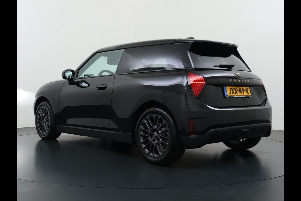 MINI Cooper E Essential XS 40.7 kWh NIEUWE AUTO | HEAD-UP DISPLAY | CAMERA | STOELVERWARMING  | ORIGINEEL NL AUTO | FABRIEKSGARANTIE TM 2029 |