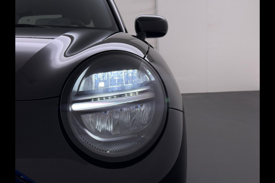 MINI Cooper E Essential XS 40.7 kWh NIEUWE AUTO | HEAD-UP DISPLAY | CAMERA | STOELVERWARMING  | ORIGINEEL NL AUTO | FABRIEKSGARANTIE TM 2029 |