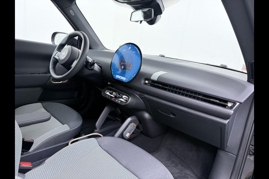 MINI Cooper E Essential XS 40.7 kWh NIEUWE AUTO | HEAD-UP DISPLAY | CAMERA | STOELVERWARMING  | ORIGINEEL NL AUTO | FABRIEKSGARANTIE TM 2029 |