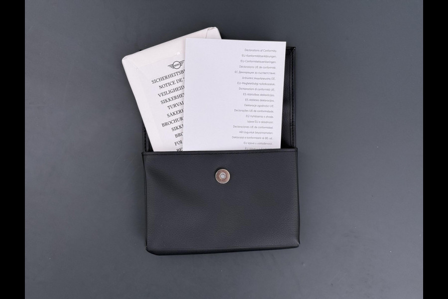 MINI Cooper E Essential XS 40.7 kWh NIEUWE AUTO | HEAD-UP DISPLAY | CAMERA | STOELVERWARMING  | ORIGINEEL NL AUTO | FABRIEKSGARANTIE TM 2029 |