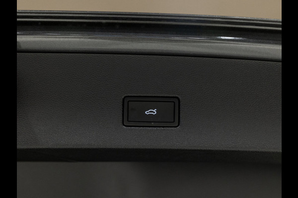 Volkswagen T-Roc 1.5 TSI R-Line Edition / 150pk / Stoel en stuur verwarming / Achteruitrij camera / Keyless /