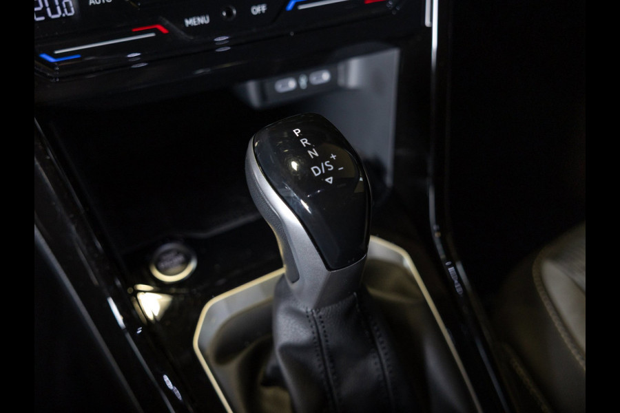 Volkswagen T-Roc 1.5 TSI R-Line Edition / 150pk / Stoel en stuur verwarming / Achteruitrij camera / Keyless /