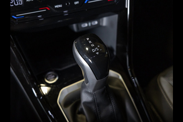 Volkswagen T-Roc 1.5 TSI R-Line Edition / 150pk / Stoel en stuur verwarming / Achteruitrij camera / Keyless /