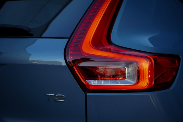 Volvo XC40 1.5 T2 Business Pro / Aut / Adaptive Cruise / Trekhaak / Incl BTW