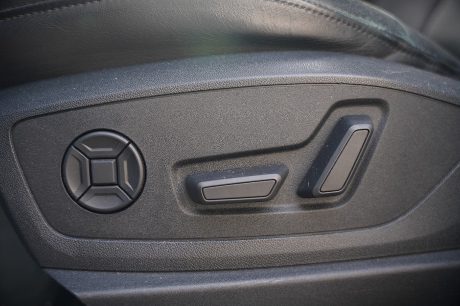 Audi e-tron e-tron 55 quattro advanced Pro Line S 95 kWh S-Line | Panoramadak | Bang & Olufsen | Stoelverwarming | Head-Up Display | 360 Camera | Matrix LED | Luchtvering | Memory Seat | Keyless | Elektrisch Verstelbare Stoelen | B&O