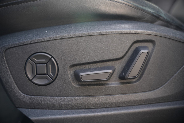 Audi e-tron e-tron 55 quattro advanced Pro Line S 95 kWh S-Line | Panoramadak | Bang & Olufsen | Stoelverwarming | Head-Up Display | 360 Camera | Matrix LED | Luchtvering | Memory Seat | Keyless | Elektrisch Verstelbare Stoelen | B&O