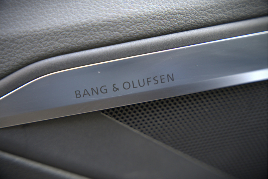 Audi e-tron e-tron 55 quattro advanced Pro Line S 95 kWh S-Line | Panoramadak | Bang & Olufsen | Stoelverwarming | Head-Up Display | 360 Camera | Matrix LED | Luchtvering | Memory Seat | Keyless | Elektrisch Verstelbare Stoelen | B&O