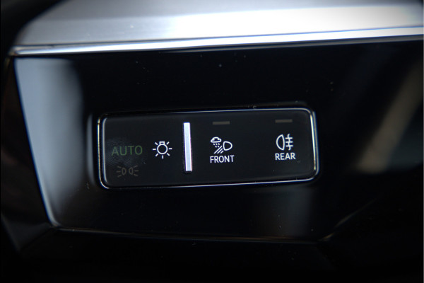 Audi e-tron e-tron 55 quattro advanced Pro Line S 95 kWh S-Line | Panoramadak | Bang & Olufsen | Stoelverwarming | Head-Up Display | 360 Camera | Matrix LED | Luchtvering | Memory Seat | Keyless | Elektrisch Verstelbare Stoelen | B&O