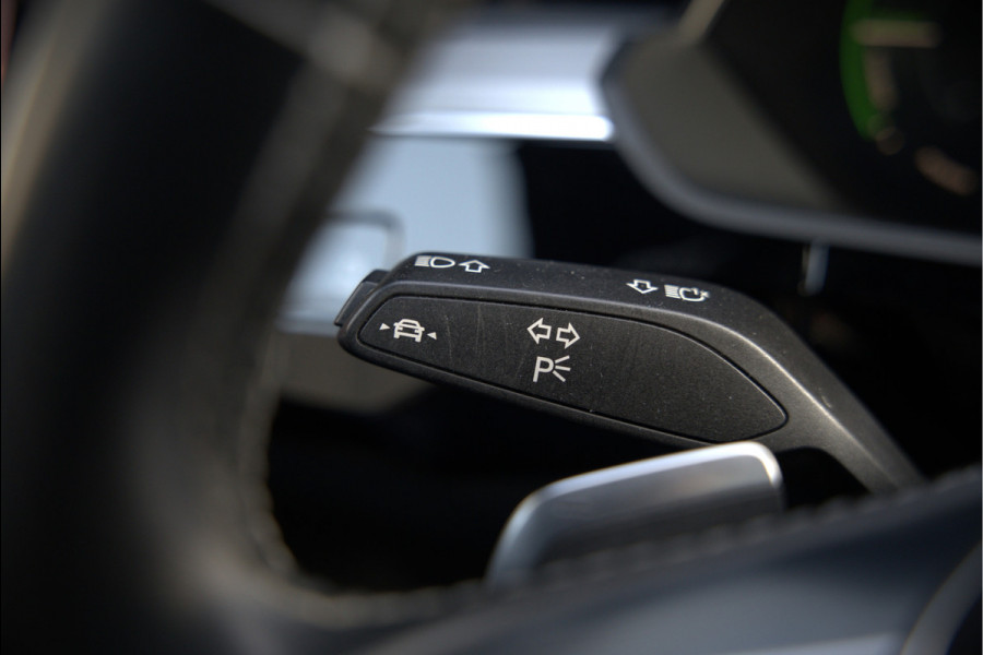 Audi e-tron e-tron 55 quattro advanced Pro Line S 95 kWh S-Line | Panoramadak | Bang & Olufsen | Stoelverwarming | Head-Up Display | 360 Camera | Matrix LED | Luchtvering | Memory Seat | Keyless | Elektrisch Verstelbare Stoelen | B&O