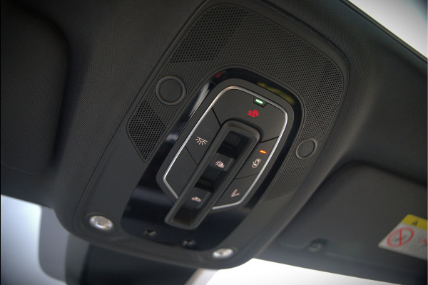 Audi e-tron e-tron 55 quattro advanced Pro Line S 95 kWh S-Line | Panoramadak | Bang & Olufsen | Stoelverwarming | Head-Up Display | 360 Camera | Matrix LED | Luchtvering | Memory Seat | Keyless | Elektrisch Verstelbare Stoelen | B&O
