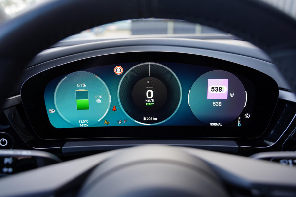 Porsche Macan Turbo 100 kWh / Passenger Display / Panoramadak / 2 D.Km