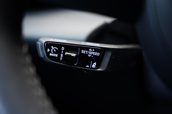 Porsche Macan Turbo 100 kWh / Passenger Display / Panoramadak / 2 D.Km