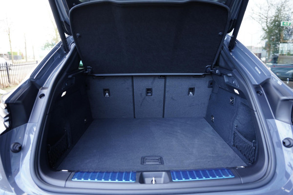 Porsche Macan Turbo 100 kWh / Passenger Display / Panoramadak / 2 D.Km