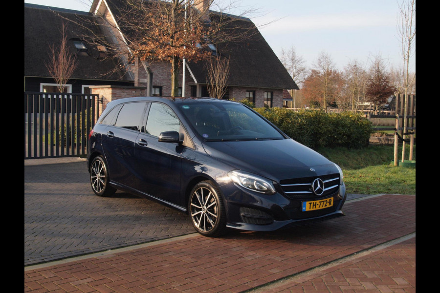Mercedes-Benz B-Klasse 180 Ambition LED | Automaat | Sports Tourer | Night-pakket | Zwarte hemel bekleding