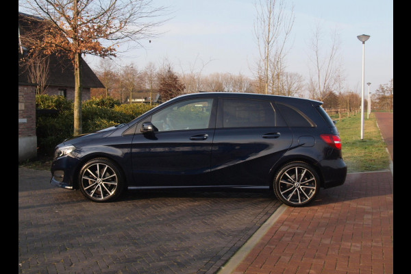 Mercedes-Benz B-Klasse 180 Ambition LED | Automaat | Sports Tourer | Night-pakket | Zwarte hemel bekleding