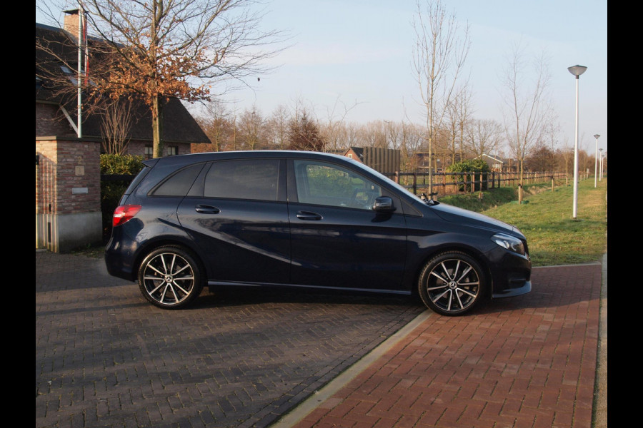 Mercedes-Benz B-Klasse 180 Ambition LED | Automaat | Sports Tourer | Night-pakket | Zwarte hemel bekleding