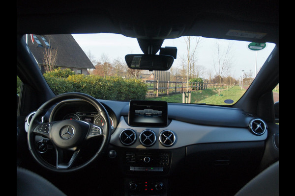Mercedes-Benz B-Klasse 180 Ambition LED | Automaat | Sports Tourer | Night-pakket | Zwarte hemel bekleding