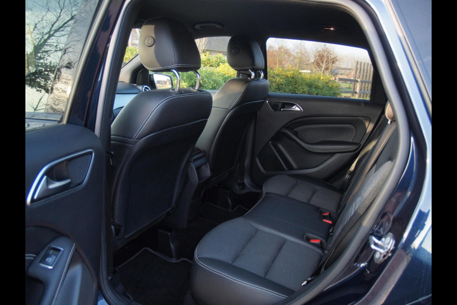 Mercedes-Benz B-Klasse 180 Ambition LED | Automaat | Sports Tourer | Night-pakket | Zwarte hemel bekleding
