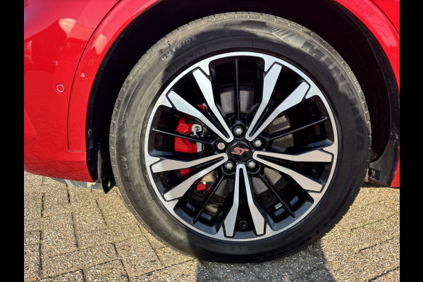 Ford Kuga 2.5 PHEV ST-Line X 225pk | Panoramadak | Winter Pack | Adaptive cruise control | Dodehoeksensoren | 19 inch | Rode remklauwen