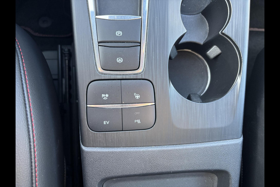 Ford Kuga 2.5 PHEV ST-Line X 225pk | Panoramadak | Winter Pack | Adaptive cruise control | Dodehoeksensoren | 19 inch | Rode remklauwen