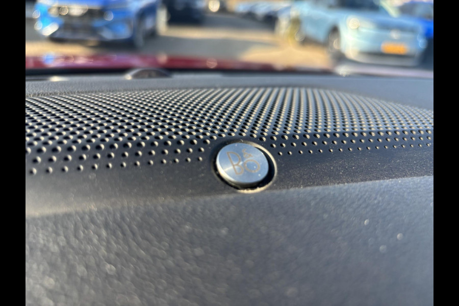 Ford Kuga 2.5 PHEV ST-Line X 225pk | Panoramadak | Winter Pack | Adaptive cruise control | Dodehoeksensoren | 19 inch | Rode remklauwen