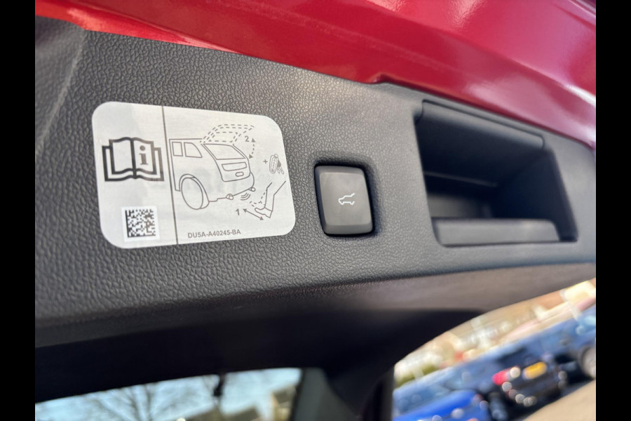 Ford Kuga 2.5 PHEV ST-Line X 225pk | Panoramadak | Winter Pack | Adaptive cruise control | Dodehoeksensoren | 19 inch | Rode remklauwen