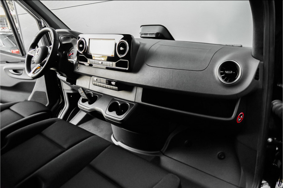 Mercedes-Benz Sprinter 319 1.9 CDI L2H2 RWD Distronic Camera LED Navi Trekhaak 3.5T