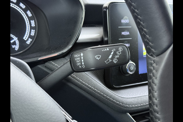 Škoda Fabia 1.0i 96PK Navi Camera Pdc Apple Carplay Android Keyless Stoelverwarming Cruise Control ECC Lmv Isofix Privacyglas Led Smartlink Bluetooth Licht-/regensensor Mooie en complete Skoda Fabia 380 Liter kofferruimte