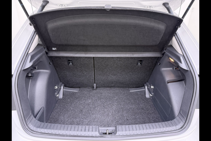 Škoda Fabia 1.0i 96PK Navi Camera Pdc Apple Carplay Android Keyless Stoelverwarming Cruise Control ECC Lmv Isofix Privacyglas Led Smartlink Bluetooth Licht-/regensensor Mooie en complete Skoda Fabia 380 Liter kofferruimte