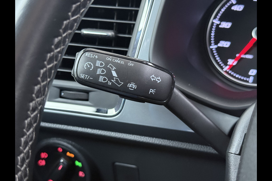 Seat Ateca 1.5T 150PK AUT-7 Navi Ecc Trekhaak LED Apple Carplay/Android Auto Cruise Control Pdc Stoelverwarming tyle Business Intense Elek.Achterklep Lmv 17" Led Regen-/Lichtsensor Full Link DAB+ Bluetooth DSG 1.600KG Trekgewicht