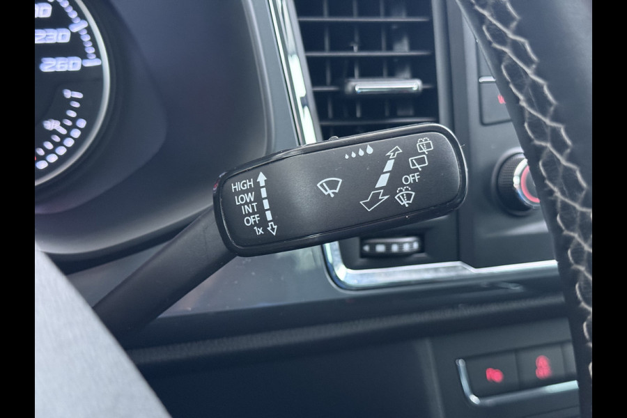 Seat Ateca 1.5T 150PK AUT-7 Navi Ecc Trekhaak LED Apple Carplay/Android Auto Cruise Control Pdc Stoelverwarming tyle Business Intense Elek.Achterklep Lmv 17" Led Regen-/Lichtsensor Full Link DAB+ Bluetooth DSG 1.600KG Trekgewicht