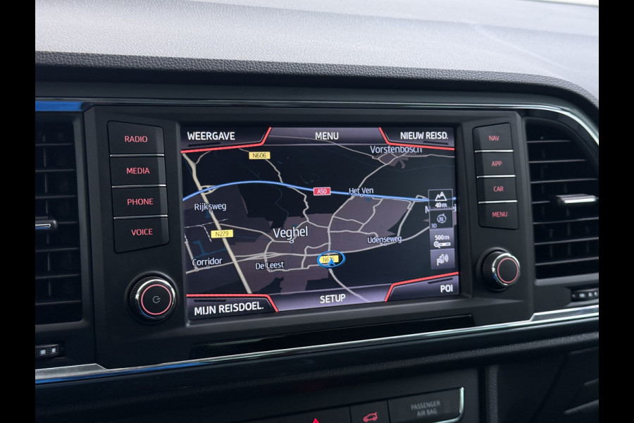 Seat Ateca 1.5T 150PK AUT-7 Navi Ecc Trekhaak LED Apple Carplay/Android Auto Cruise Control Pdc Stoelverwarming tyle Business Intense Elek.Achterklep Lmv 17" Led Regen-/Lichtsensor Full Link DAB+ Bluetooth DSG 1.600KG Trekgewicht