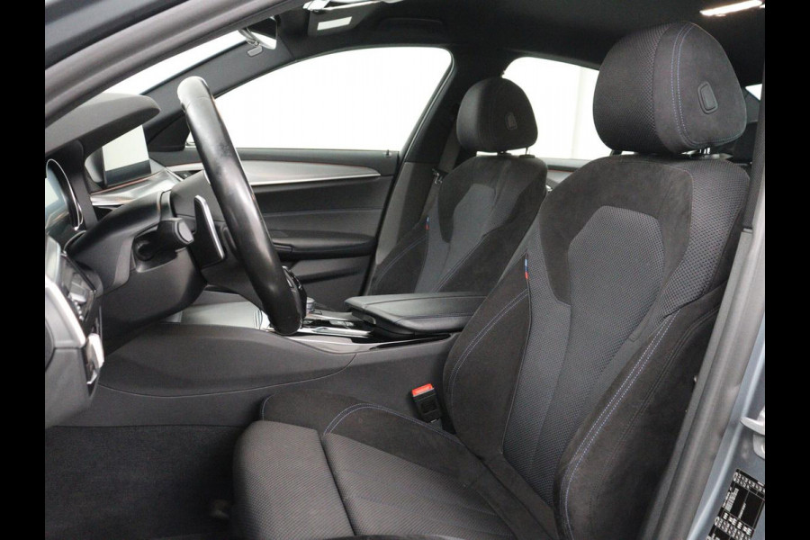 BMW 5 Serie 520i M Sport | Alcantara | Sfeerverlichting | Trekhaak | Navigatie Professional | Full LED | Sportstoelen | Parkeerhulp | Cruise control | Keyless start | Climate control | Bluetooth