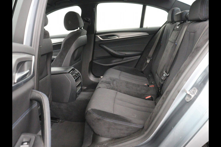 BMW 5 Serie 520i M Sport | Alcantara | Sfeerverlichting | Trekhaak | Navigatie Professional | Full LED | Sportstoelen | Parkeerhulp | Cruise control | Keyless start | Climate control | Bluetooth