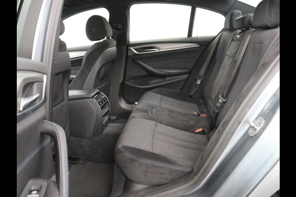BMW 5 Serie 520i M Sport | Alcantara | Sfeerverlichting | Trekhaak | Navigatie Professional | Full LED | Sportstoelen | Parkeerhulp | Cruise control | Keyless start | Climate control | Bluetooth
