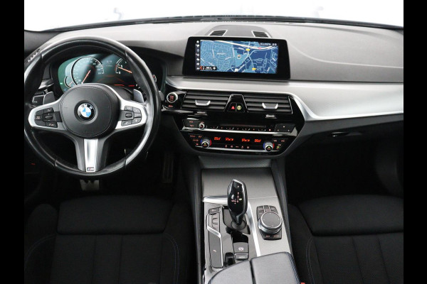 BMW 5 Serie 520i M Sport | Alcantara | Sfeerverlichting | Trekhaak | Navigatie Professional | Full LED | Sportstoelen | Parkeerhulp | Cruise control | Keyless start | Climate control | Bluetooth