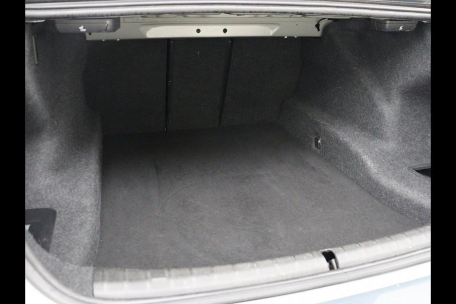 BMW 5 Serie 520i M Sport | Alcantara | Sfeerverlichting | Trekhaak | Navigatie Professional | Full LED | Sportstoelen | Parkeerhulp | Cruise control | Keyless start | Climate control | Bluetooth