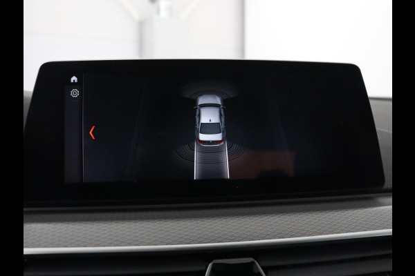 BMW 5 Serie 520i M Sport | Alcantara | Sfeerverlichting | Trekhaak | Navigatie Professional | Full LED | Sportstoelen | Parkeerhulp | Cruise control | Keyless start | Climate control | Bluetooth