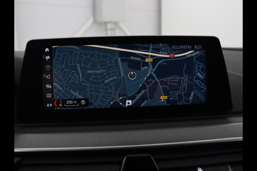 BMW 5 Serie 520i M Sport | Alcantara | Sfeerverlichting | Trekhaak | Navigatie Professional | Full LED | Sportstoelen | Parkeerhulp | Cruise control | Keyless start | Climate control | Bluetooth