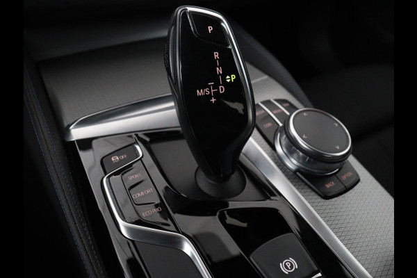 BMW 5 Serie 520i M Sport | Alcantara | Sfeerverlichting | Trekhaak | Navigatie Professional | Full LED | Sportstoelen | Parkeerhulp | Cruise control | Keyless start | Climate control | Bluetooth