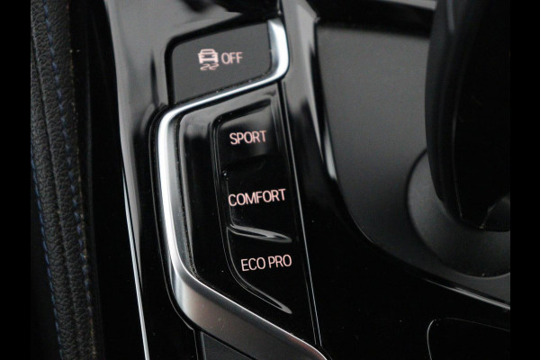 BMW 5 Serie 520i M Sport | Alcantara | Sfeerverlichting | Trekhaak | Navigatie Professional | Full LED | Sportstoelen | Parkeerhulp | Cruise control | Keyless start | Climate control | Bluetooth