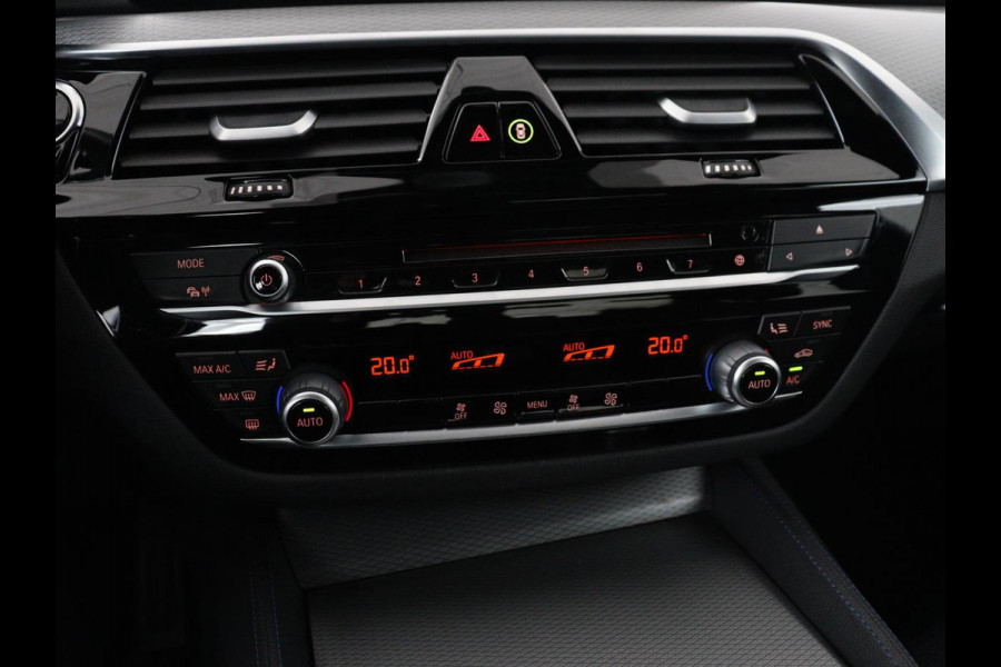 BMW 5 Serie 520i M Sport | Alcantara | Sfeerverlichting | Trekhaak | Navigatie Professional | Full LED | Sportstoelen | Parkeerhulp | Cruise control | Keyless start | Climate control | Bluetooth