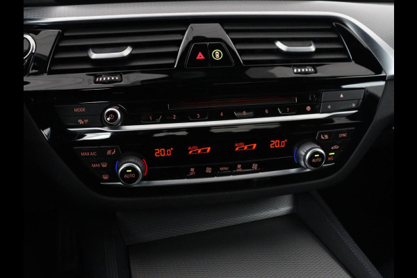 BMW 5 Serie 520i M Sport | Alcantara | Sfeerverlichting | Trekhaak | Navigatie Professional | Full LED | Sportstoelen | Parkeerhulp | Cruise control | Keyless start | Climate control | Bluetooth