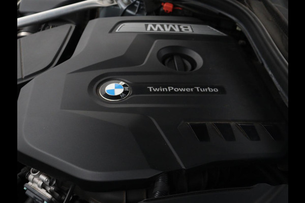 BMW 5 Serie 520i M Sport | Alcantara | Sfeerverlichting | Trekhaak | Navigatie Professional | Full LED | Sportstoelen | Parkeerhulp | Cruise control | Keyless start | Climate control | Bluetooth