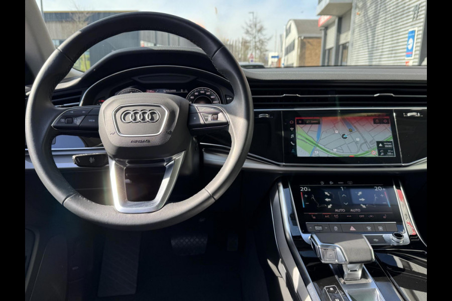 Audi Q8 3.0 -V6 24V 55 TFSi Quattro - Panorama dak I Airco I Leer I 23 inch velgen I PDC I Led i 24.000 KM