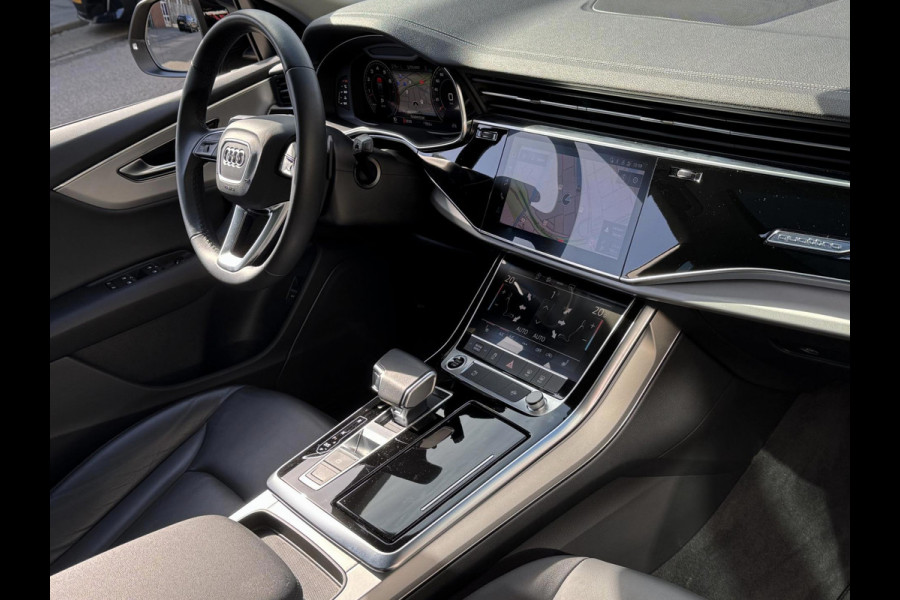 Audi Q8 3.0 -V6 24V 55 TFSi Quattro - Panorama dak I Airco I Leer I 23 inch velgen I PDC I Led i 24.000 KM