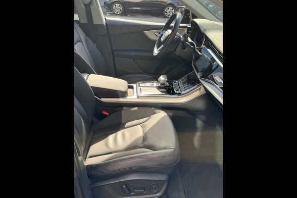 Audi Q8 3.0 -V6 24V 55 TFSi Quattro - Panorama dak I Airco I Leer I 23 inch velgen I PDC I Led i 24.000 KM